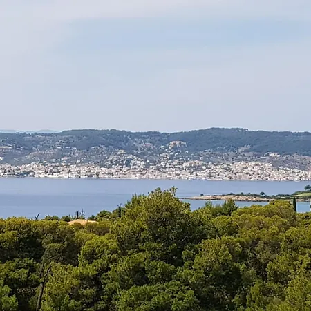 Ξενοδοχείο με διαμερίσματα πλειάδες Πόρτο Χέλι