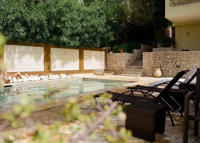 Pleiades Luxury Πόρτο Χέλι