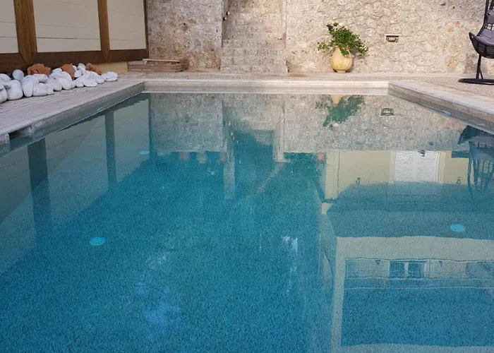 Pleiades Luxury Ξενοδοχείο με διαμερίσματα 4*